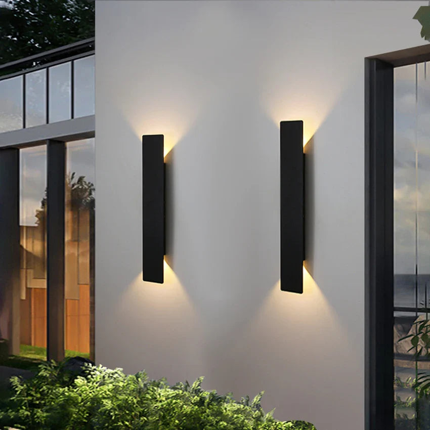 Sleek Black Outdoor Light | Weatherproof & Energy-Efficient 1