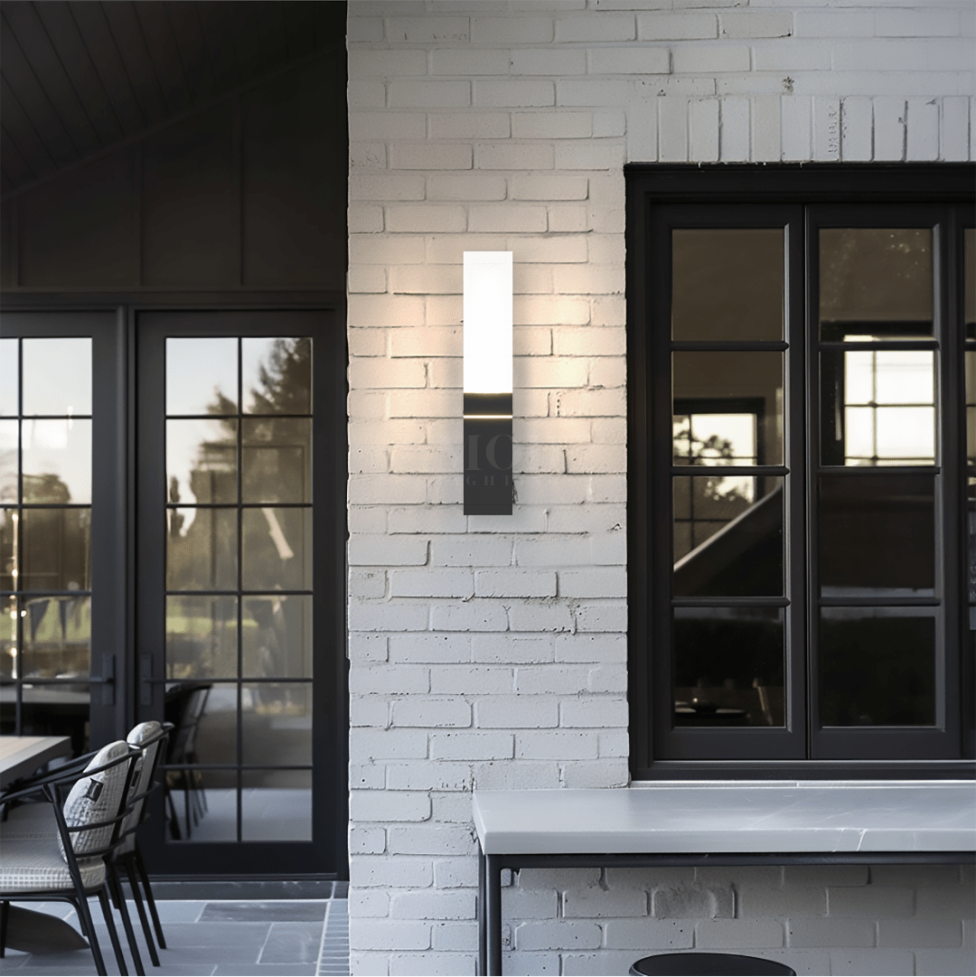 Sleek Modern Outdoor Light | Weather-Resistant Aluminium & LED 0