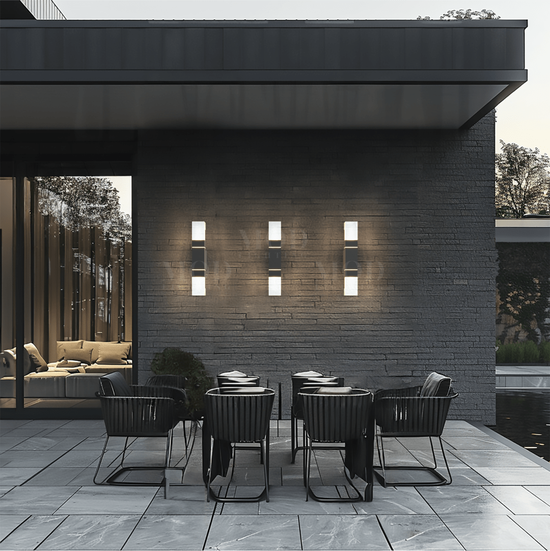 Sleek Modern Outdoor Light | Weather-Resistant Aluminium & LED 3